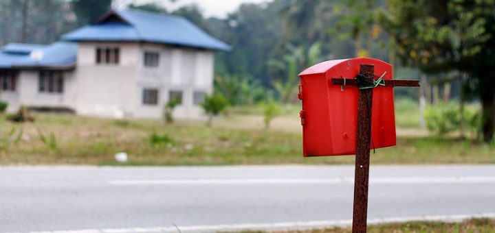 peti surat tepi jalan