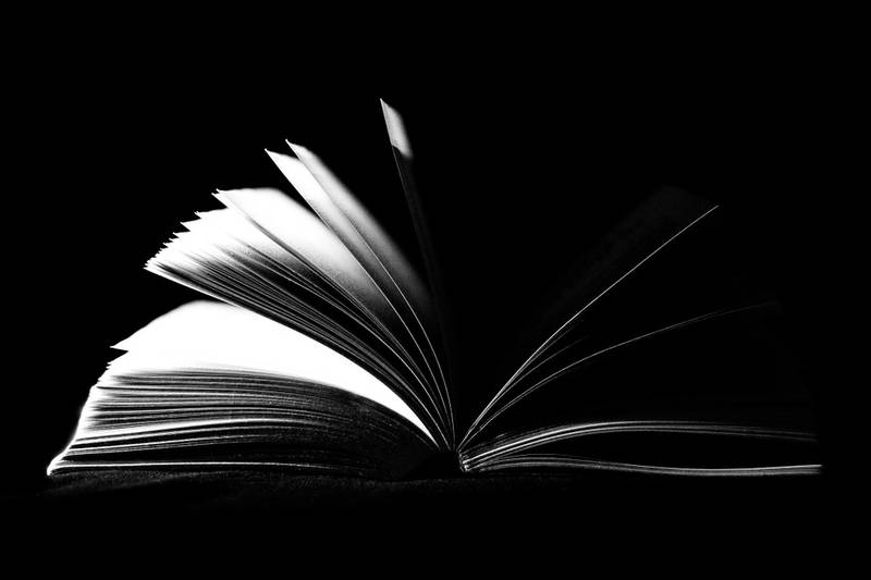 Buku hitam putih