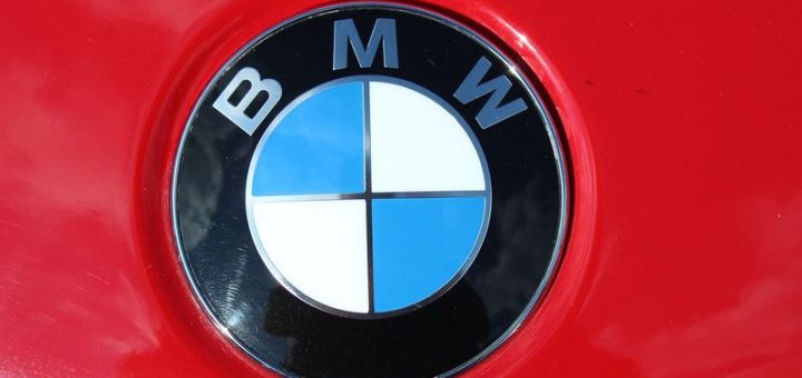 Logo BMW Merah